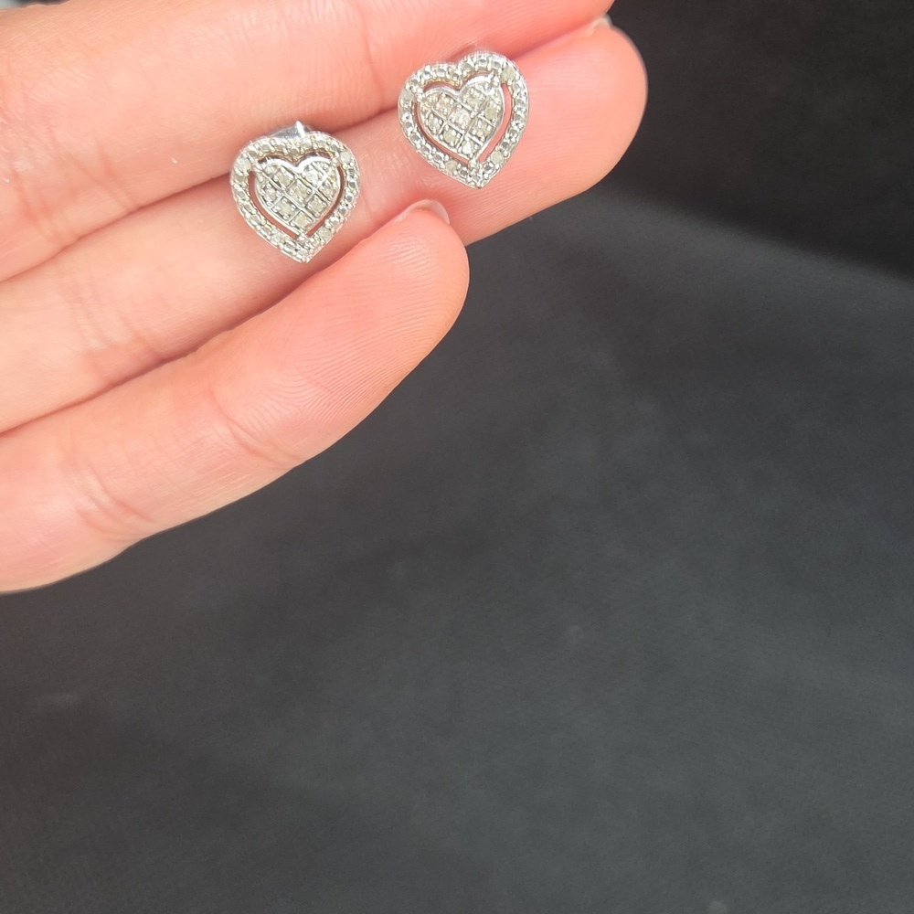 1/10Ct Genuine Diamomd Sterling Silver Heart Stud Earrings - Picture 5 of 8
